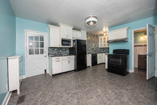 933 Vine St in Louisville, KY - Building Photo - Building Photo