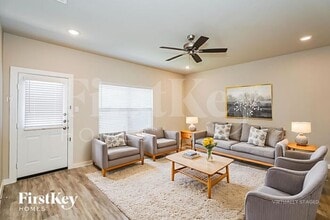 319 Aveen Path in Lewisville, TX - Foto de edificio - Building Photo