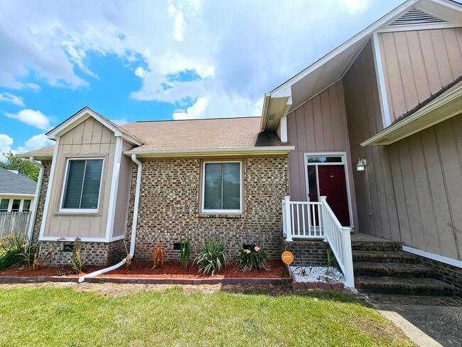 207 Laketree Blvd in Spring Lake, NC - Building Photo - Building Photo