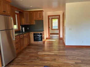 21 Highland St in Millerton, NY - Foto de edificio - Building Photo