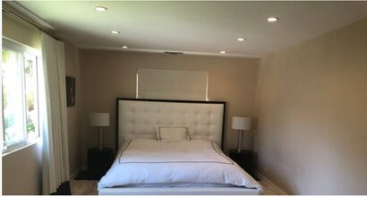 1617 Roscomare Rd in Los Angeles, CA - Building Photo - Building Photo