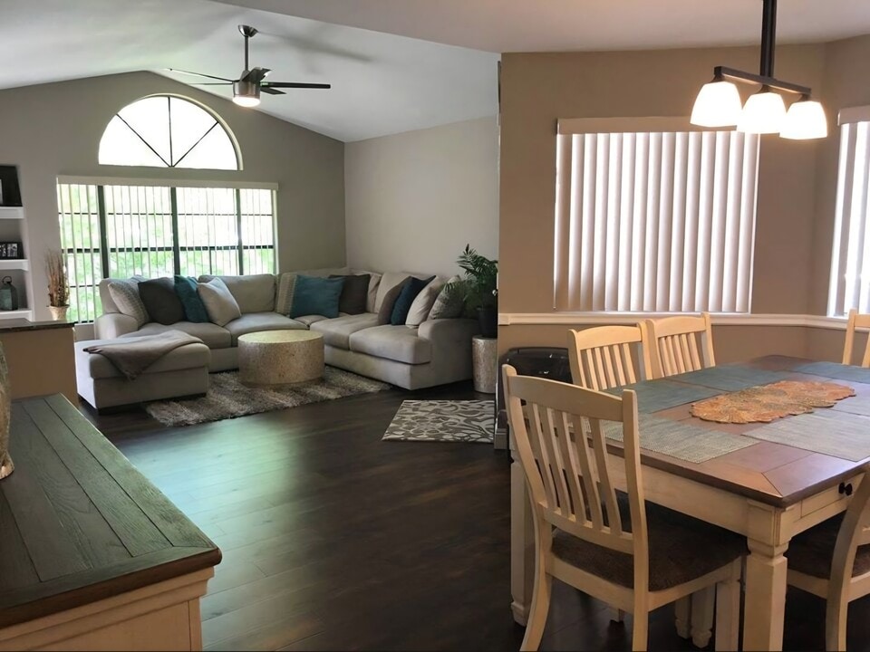 1279 Calle Bonita in Camarillo, CA - Foto de edificio