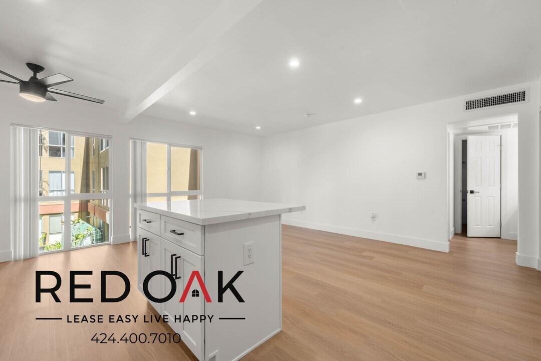 17830 Sherman Way in Los Angeles, CA - Building Photo