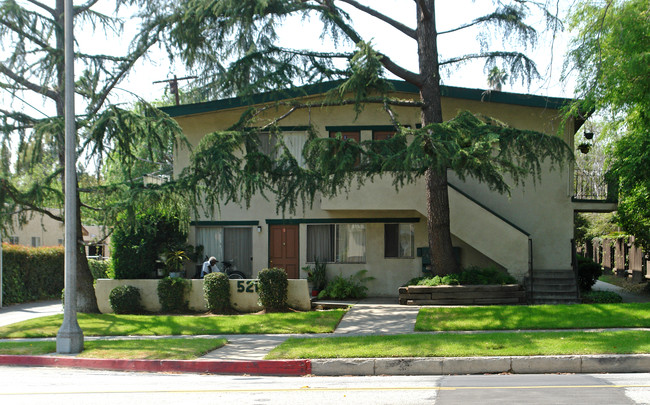 521 N Hill Ave in Pasadena, CA - Foto de edificio - Building Photo