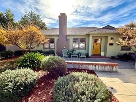 516 W 9th St in Claremont, CA - Building Photo