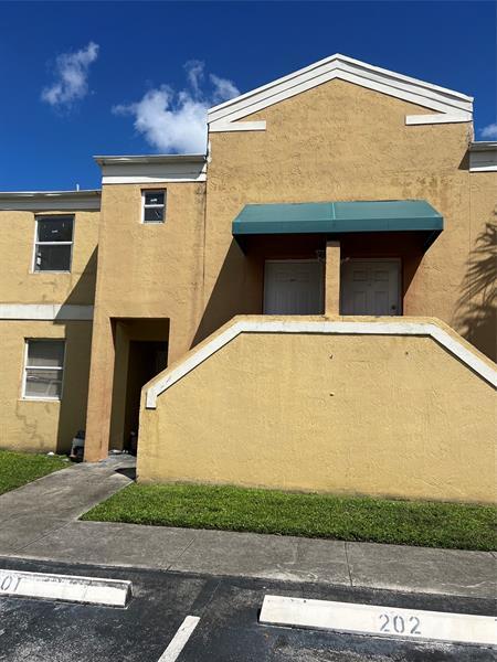 2457 NW 56th Ave in Lauderhill, FL - Building Photo