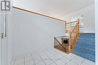 81 Lloydalex Crescent in Ottawa, ON - Building Photo - Building Photo