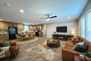 29647 Erie Ct in New Baltimore, MI - Building Photo