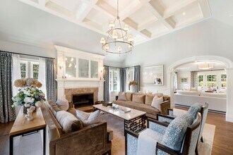 19 Fairleigh Ct in Sag Harbor, NY - Building Photo - Building Photo