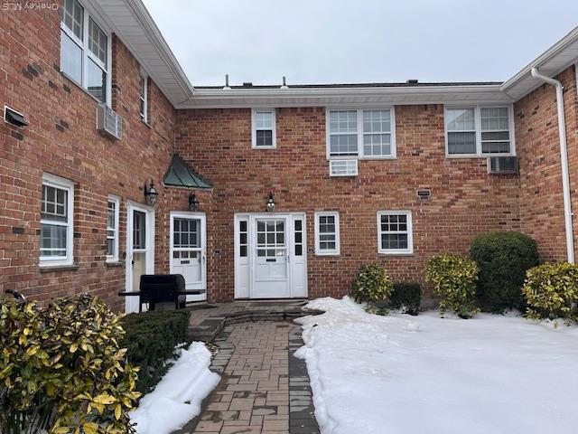 165 Manorhaven Blvd in Port Washington, NY - Building Photo - Building Photo