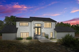 1703 Yaupon Valley Rd in West Lake Hills, TX - Building Photo