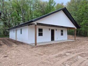 6577 Pleasant Dr in Amherst, WI - Building Photo - Building Photo