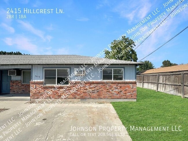property at 2415 Hillcrest Ln