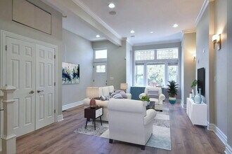 1316 N Artesian Ave, Unit 1 in Chicago, IL - Building Photo - Building Photo