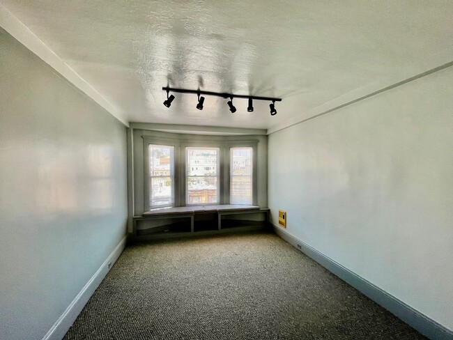 2415 Van Ness Ave in San Francisco, CA - Building Photo - Building Photo