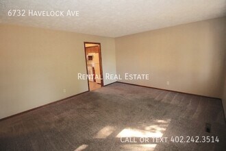 6732 Havelock Ave in Lincoln, NE - Foto de edificio - Building Photo