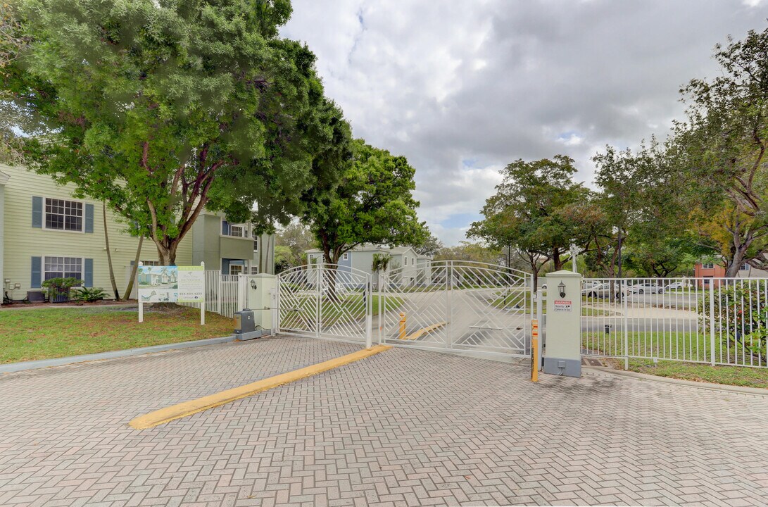 1345 Crystal Way-Unit -A in Delray Beach, FL - Building Photo
