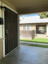 854 W 22nd St-Unit -856 in Merced, CA - Building Photo - Building Photo