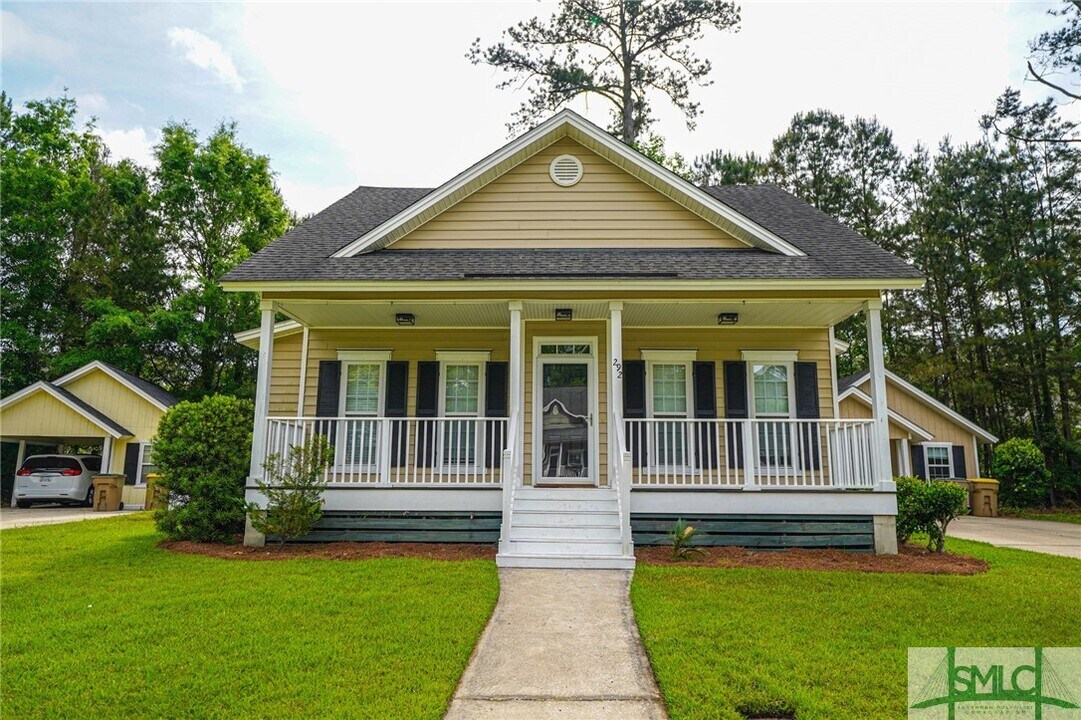 292 Vining Way in Richmond Hill, GA - Building Photo