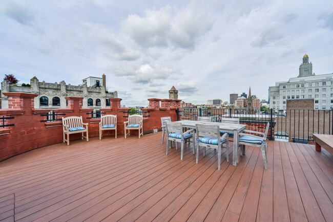 275 Dartmouth St, Unit 5 in Boston, MA - Foto de edificio - Building Photo