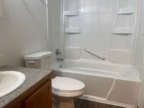 1738 W Mockingbird St in Moses Lake, WA - Building Photo - Building Photo