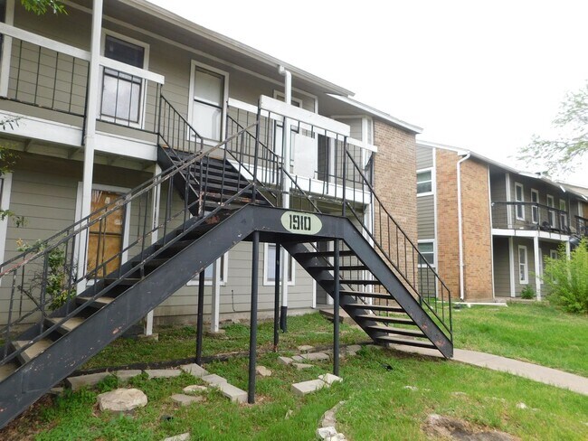 1910 West Loop-Unit -D in Austin, TX - Foto de edificio - Building Photo