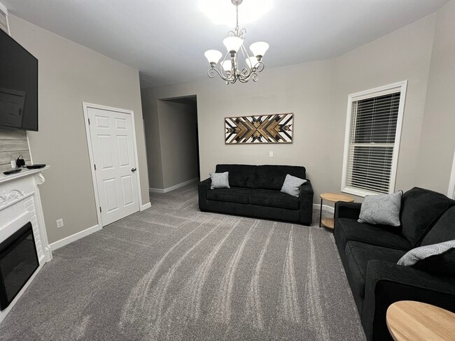 320 W 4th St, Unit 101