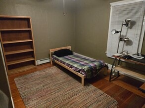 215 East St, Unit Floor 1 in Pawtucket, RI - Building Photo - Building Photo