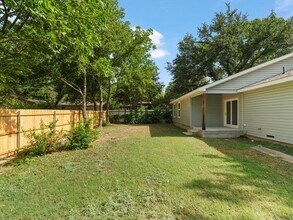 109 Harmonson in Justin, TX - Building Photo - Building Photo