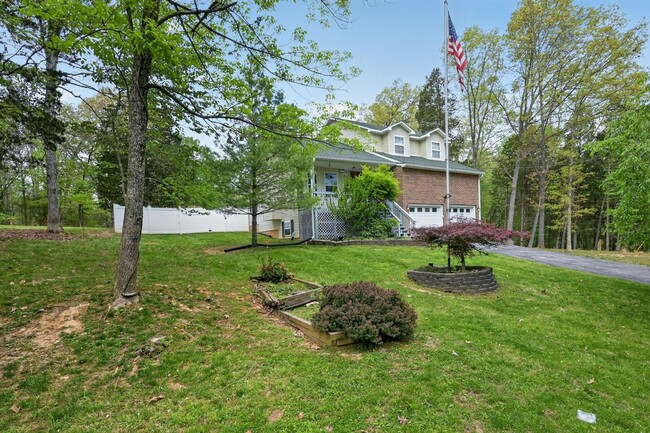 373 Redwing Rd in Brandenburg, KY - Foto de edificio - Building Photo