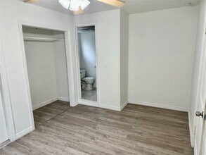 3914 Ella Blvd in Houston, TX - Building Photo - Building Photo