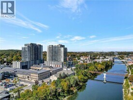 15 Glebe St in Cambridge, ON - Building Photo