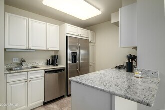 4808 N 24th St, 330 in Phoenix, AZ - Building Photo - Building Photo