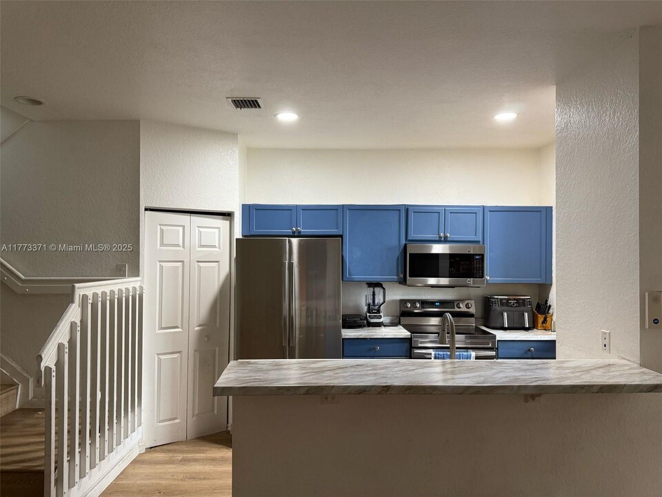 2043 Nassau Dr in Riviera Beach, FL - Building Photo