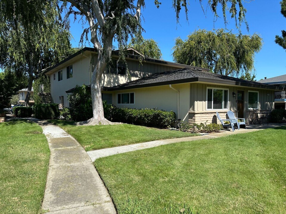 323 N 2nd St in Campbell, CA - Building Photo