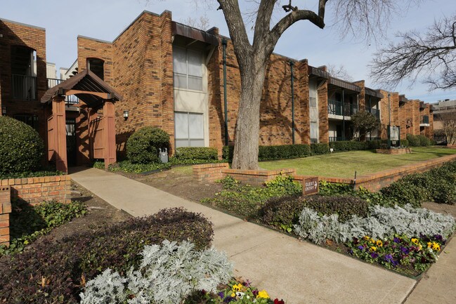 Somerset II in Dallas, TX - Foto de edificio - Building Photo