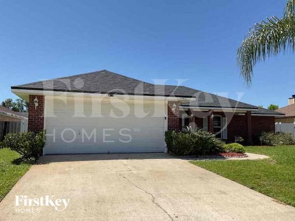 property at 1242 Summit Oaks Dr E