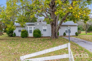 5150 Wolfe Dr in Hughesville, MD - Building Photo