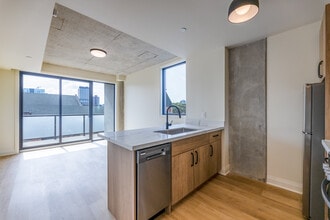 11 Robert in Hamilton, ON - Building Photo - Interior Photo