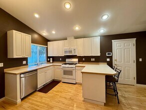 2225 Miss Ellis Loop NE in Poulsbo, WA - Building Photo - Building Photo
