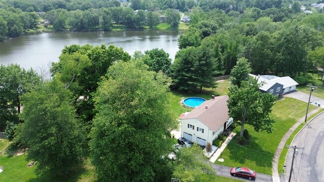 property at 6 Clinton Ct