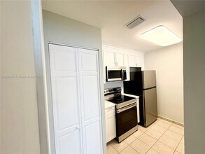 11250 SW 13th St in Pembroke Pines, FL - Building Photo - Building Photo