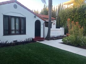 729 N Harper Ave in Los Angeles, CA - Building Photo