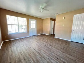 1023 Fannin St in Denton, TX - Foto de edificio - Building Photo
