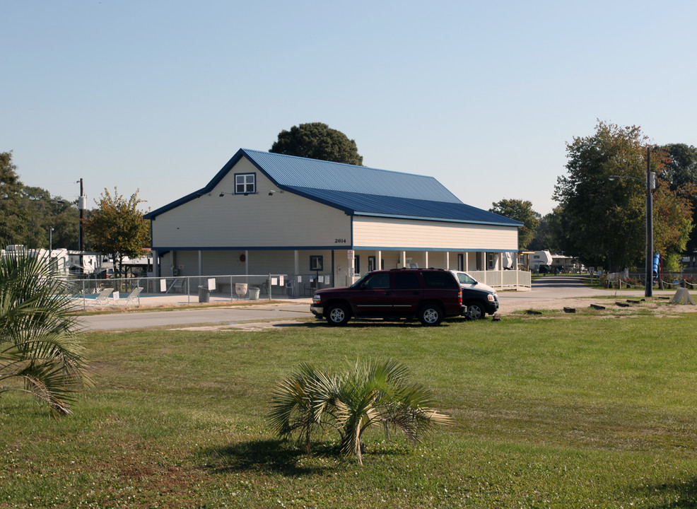 2614 Holden Beach Rd SW in Supply, NC - Foto de edificio