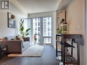 60 Shuter St in Toronto, ON - Building Photo - Building Photo