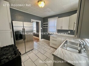 4735 Ridgeway Ave in Cincinnati, OH - Building Photo - Building Photo