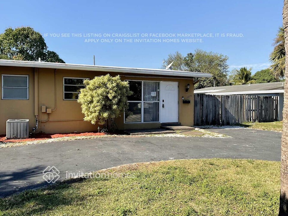 1275 SW 28th Rd in Fort Lauderdale, FL - Foto de edificio