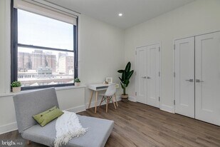 150 S Independence Mall W in Philadelphia, PA - Building Photo