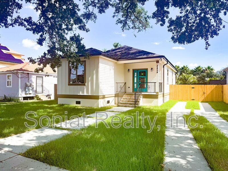 2454 Allen Toussaint Blvd in New Orleans, LA - Building Photo